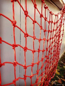 Plasă din frânghie rosie